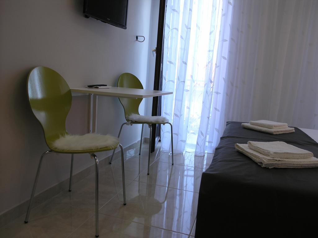 Apartments Dobrila Podgora Bagian luar foto