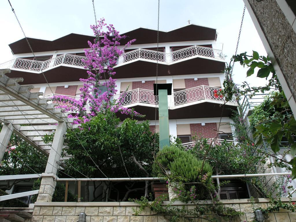 Apartments Dobrila Podgora Bagian luar foto