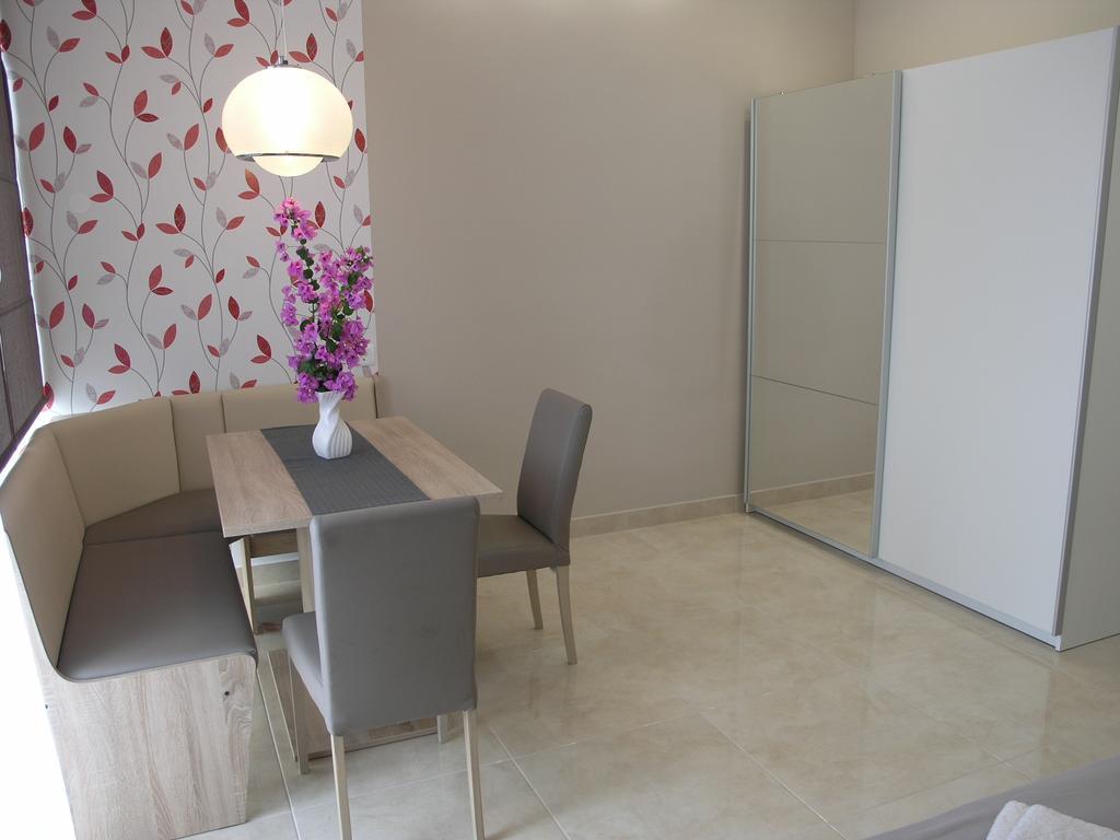 Apartments Dobrila Podgora Bagian luar foto