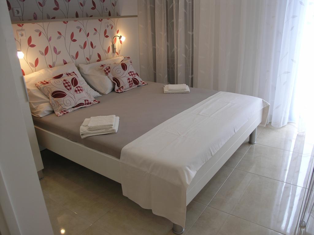 Apartments Dobrila Podgora Bagian luar foto